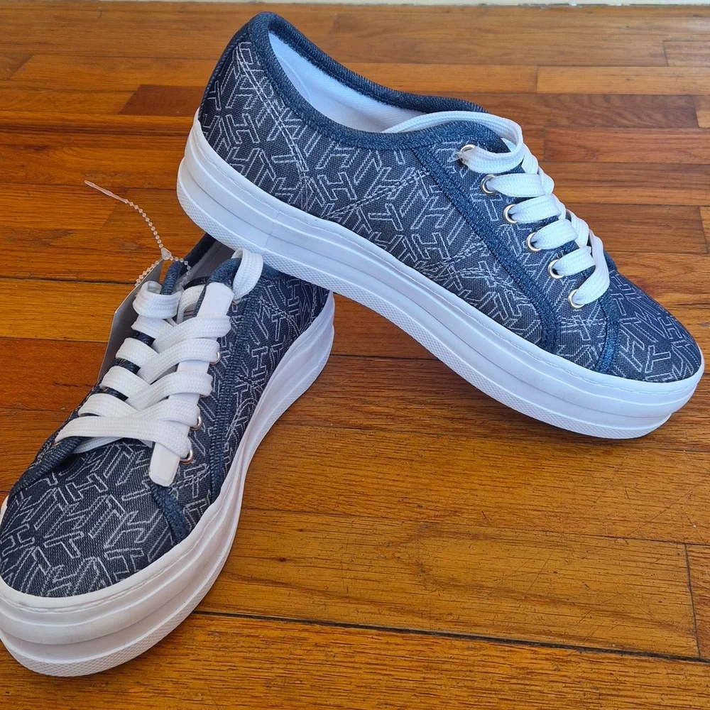 Tommy Hilfiger Womens Sneakers, size 6,5 NWOB - Picture 8 of 14